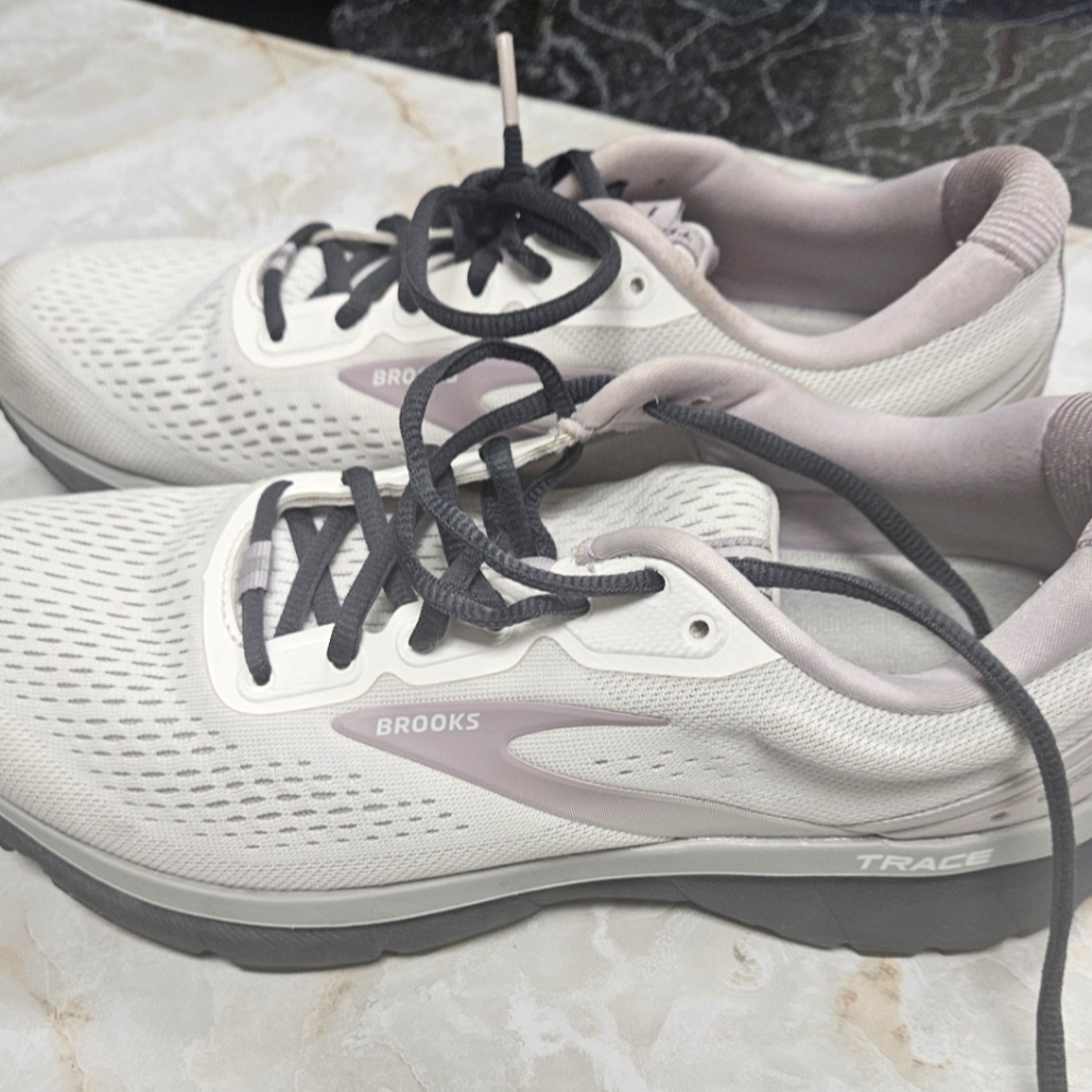 Brooks Trace Sneakers